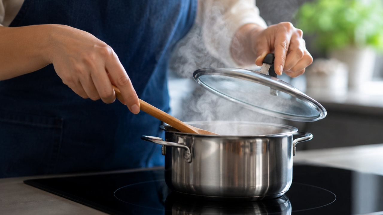 Evite comer crus: cinco alimentos que exigem preparo antes de ir à mesa Evite comer crus: cinco alimentos que exigem preparo antes de ir à mesa