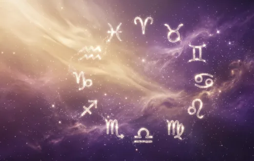 Símbolos do zodíaco brilhantes sobre um fundo cósmico em tons de dourado e roxo representativos do horóscopo de hoje.